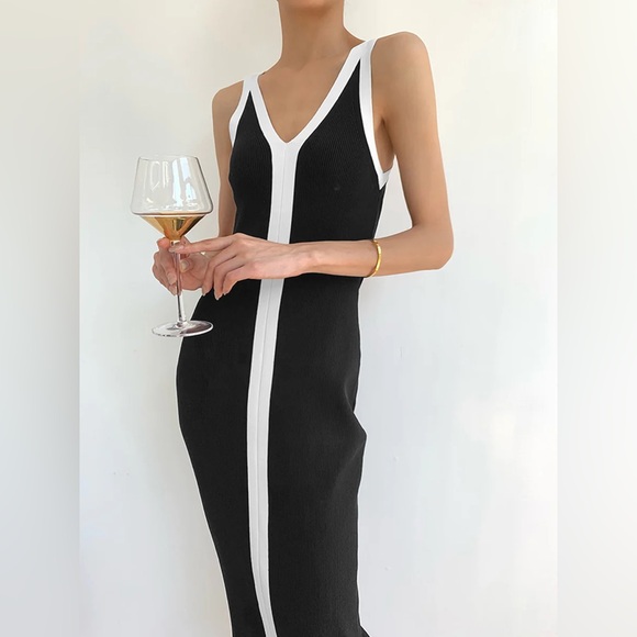 Black and white contrast knit v neck sleeveless midi dress with vented slit - Picture 6 of 11